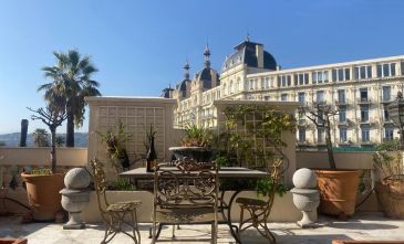 Appartement Duplex avec vaste terrasse offrant une vue splendide - Boulevard de Cimiez, Nice. 